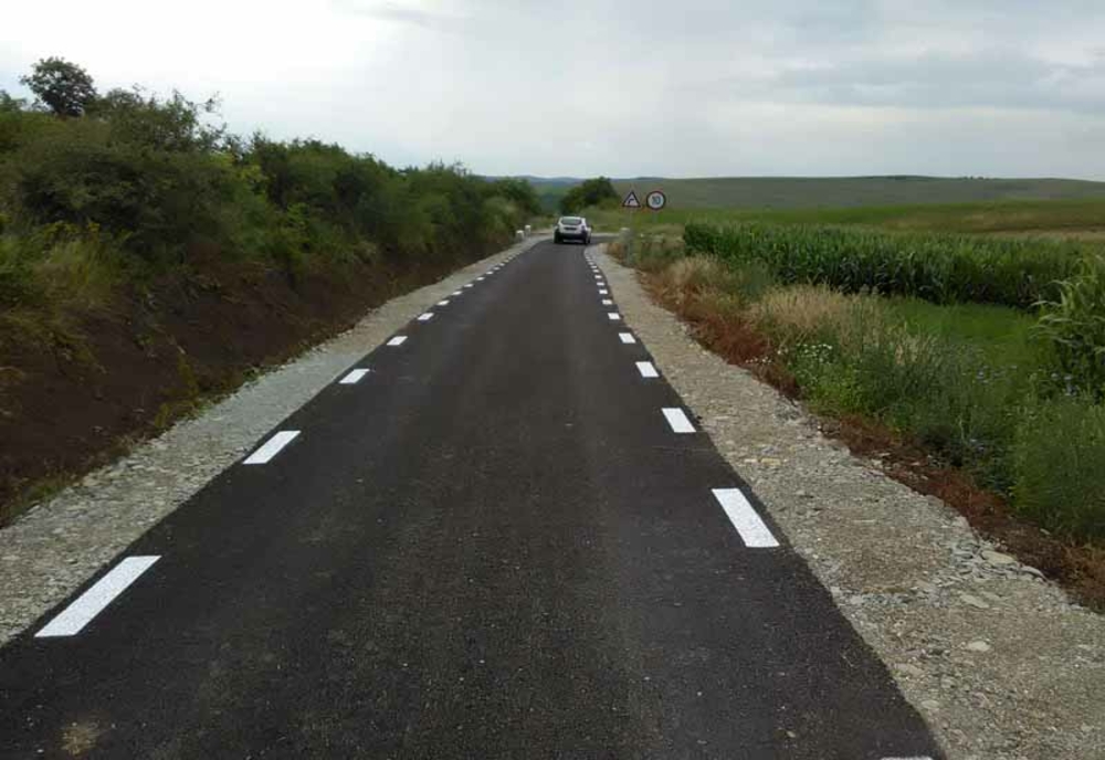Primăria Pecica asfaltează drumurile agricole ca să le salveze pe cele naționale