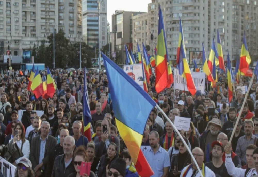 Protest în București. Revoltă față de restricții și vaccinare, după decizia CCR, la 2 ani de pandemie