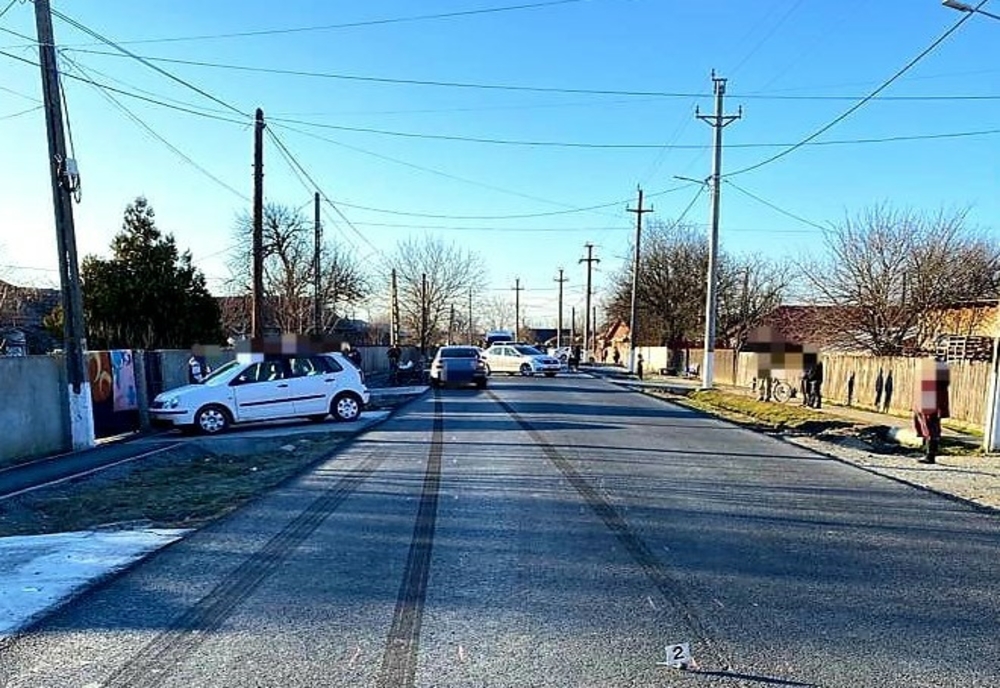 FOTO Biciclist beat spulberat de o mașină pe un drum din Ialomița