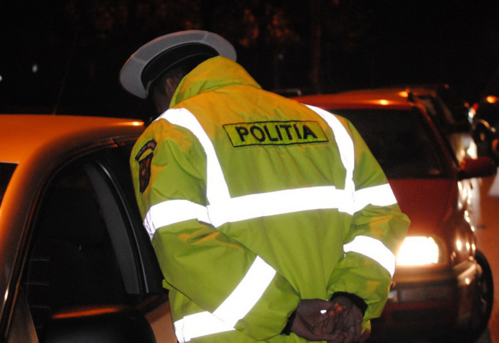 Săltat de polițiști după ce a refuzat să sufle în ”fiolă”! Ce făcuse șoferul înainte
