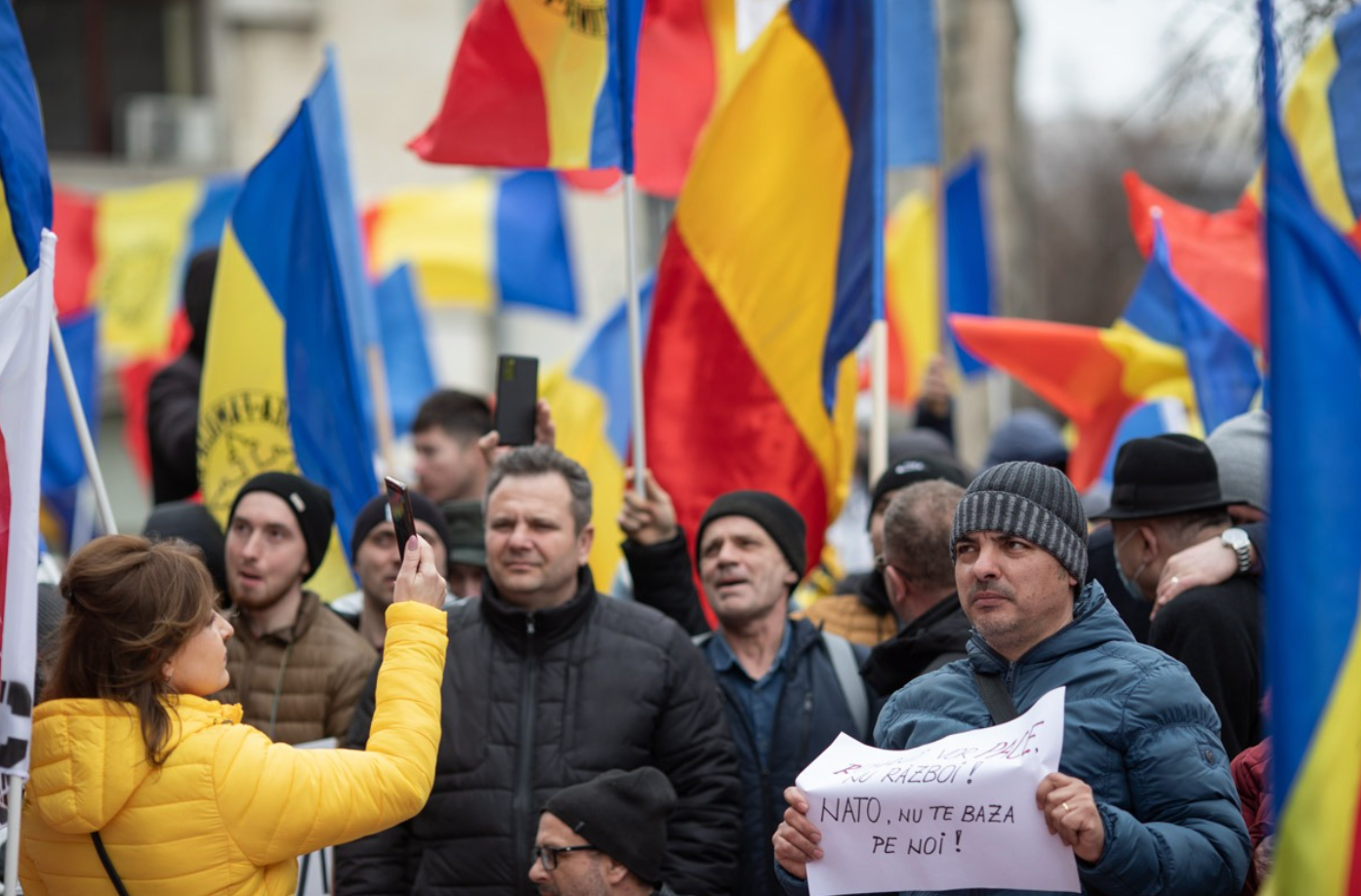 Militanți pro-Putin, la protestul AUR. ”Ce caută neo-naziștii ăia în Ucraina? NATO, nu conta pe noi”