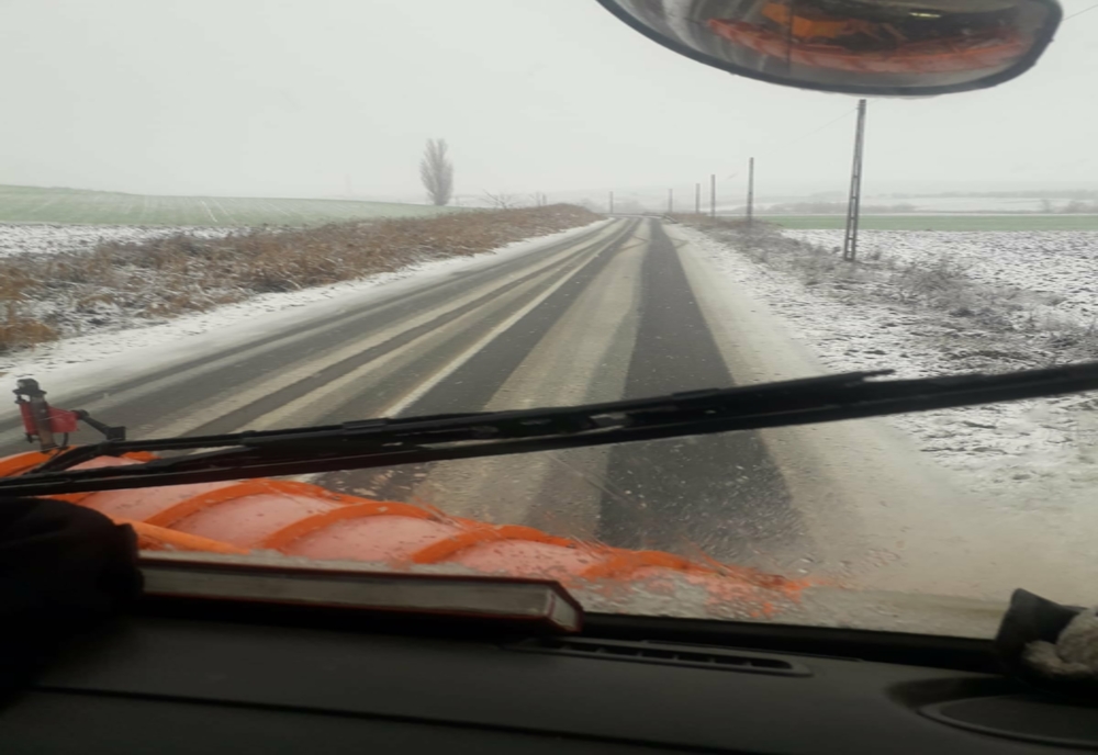 Circulație în condiții de iarnă pe drumurile din Tulcea