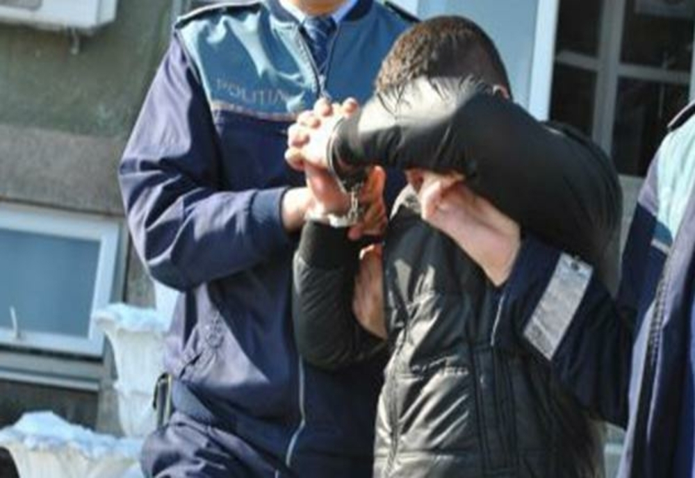 Doi minori din Ploiești cercetați penal pentru distrugere. Au tăiat o anvelopă