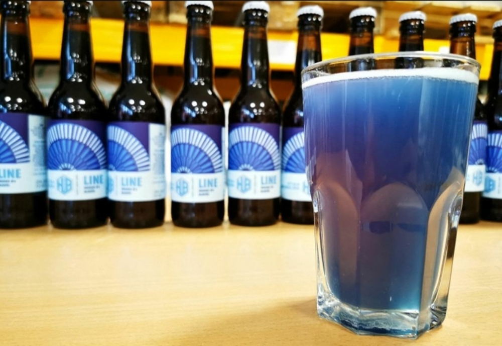 Prima bere albastră din lume a fost produsă în Franța