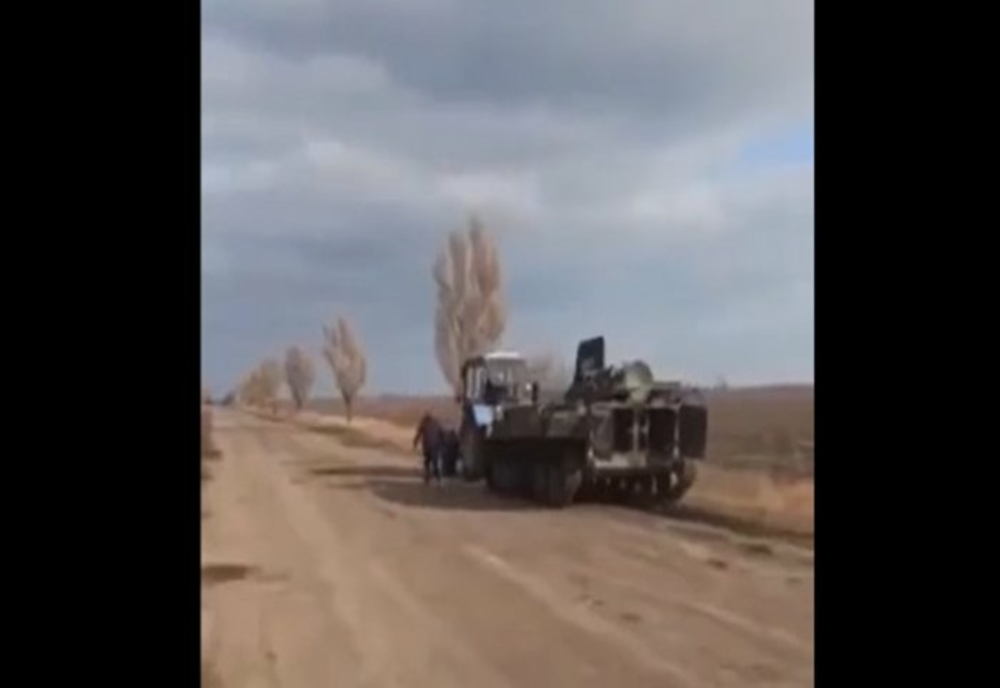 VIDEO – Cum au furat romii un tanc rusesc, în Ucraina. Imagini care au devenit virale – VIDEO
