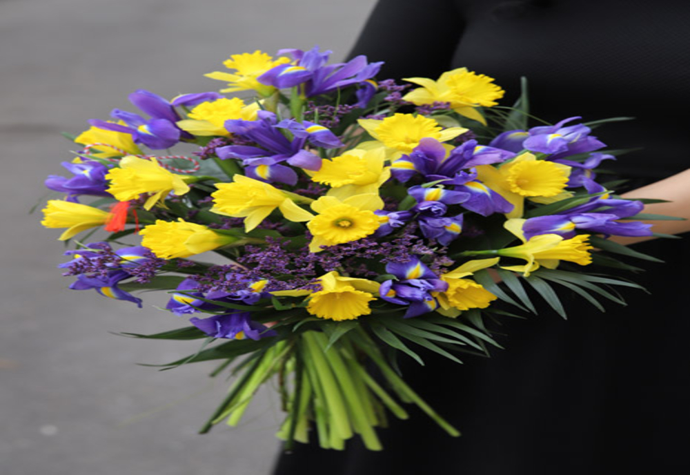 Flori împărțite pe stradă de 1 martie