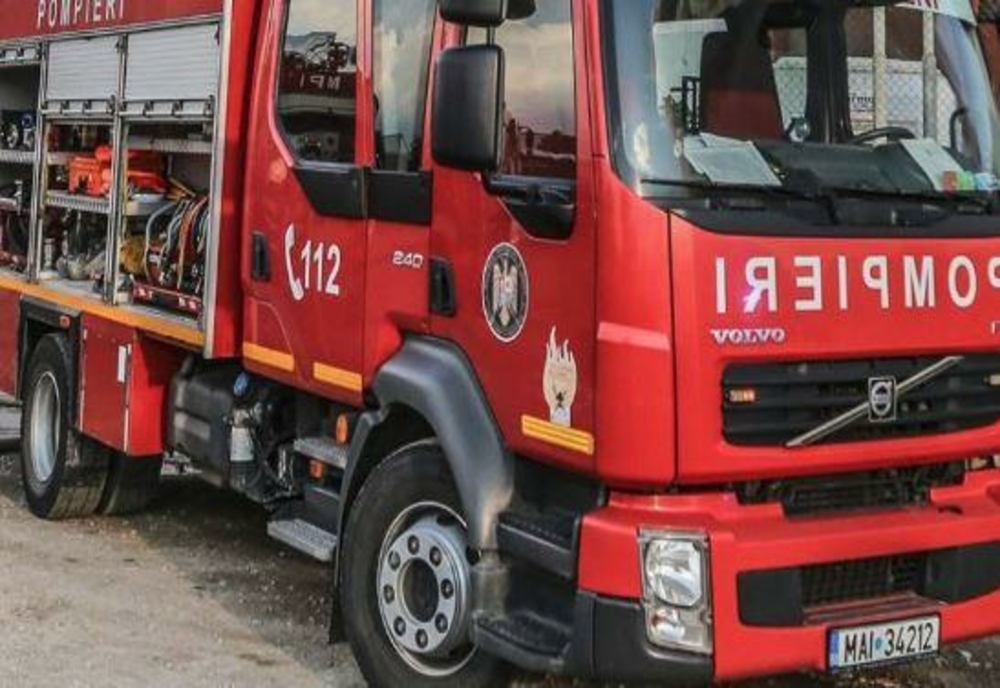 Târgu Jiu: Un autobuz cu pasageri a luat foc în mers