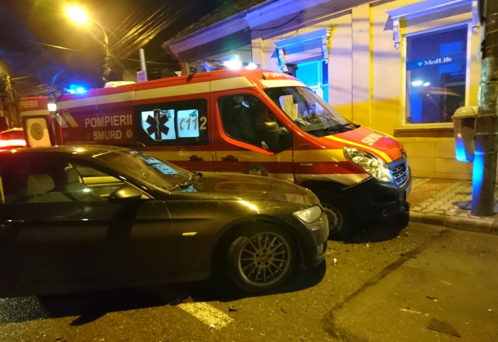 Ambulanţă SMURD din Bistriţa-Năsăud implicată în accident în Cluj-Napoca (FOTO)