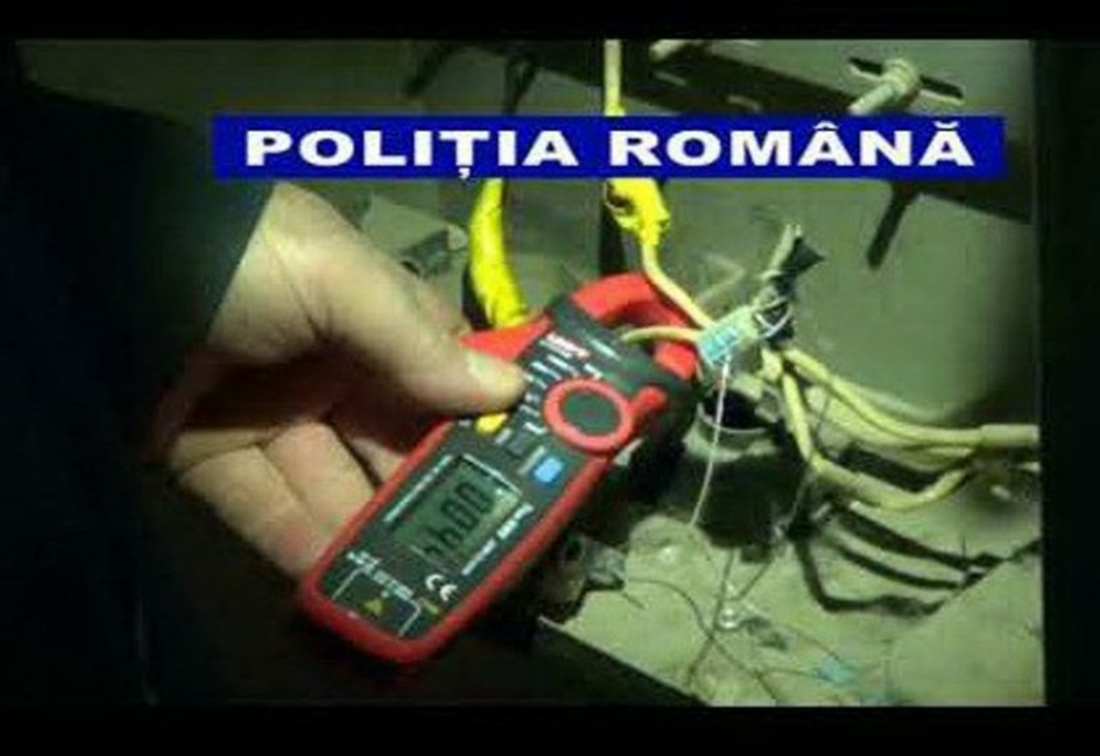 Descinderi ale poliţiştilor şi jandarmilor în Vărăşti şi Valea Dragului la hoţii de curent electric