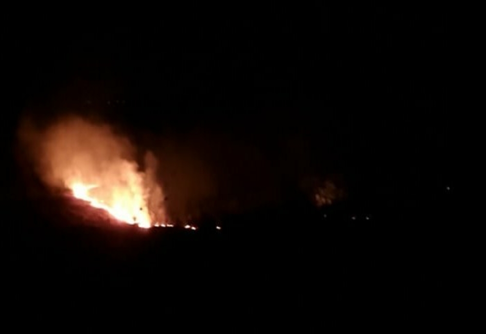 Incendiu pe 10 hectare, la granița dintre Prahova și Dâmbovița
