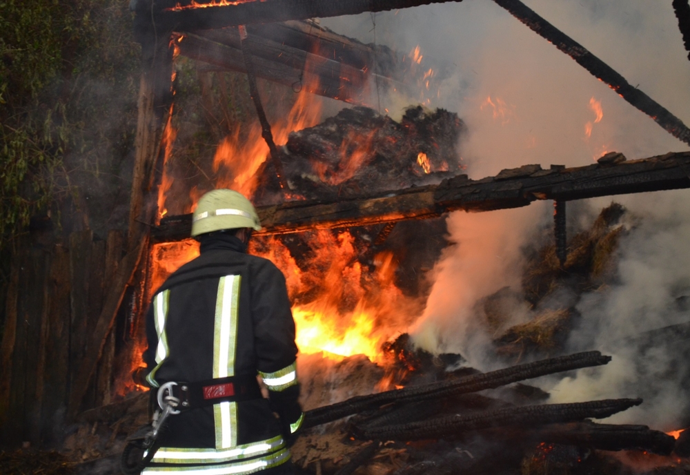 Incendiu violent, în localitatea Câmpurelu