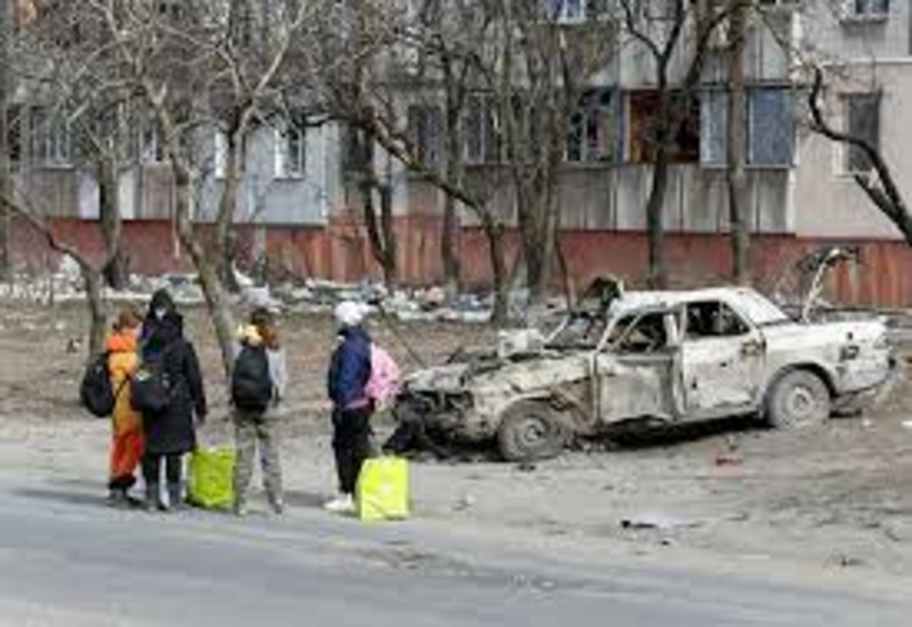 Zelenski: Aproape100.000 de oameni se află la Mariupol, unde trăiesc în condiții inumane, sub bombardamente constante