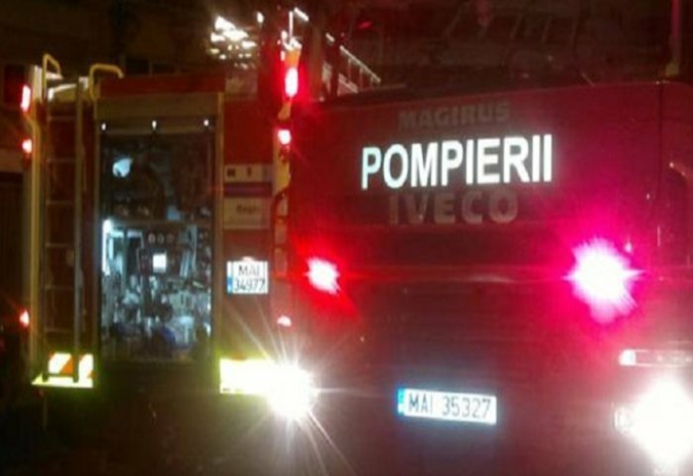 VIDEO. Maşină distrusă de un incendiu, la Craiova