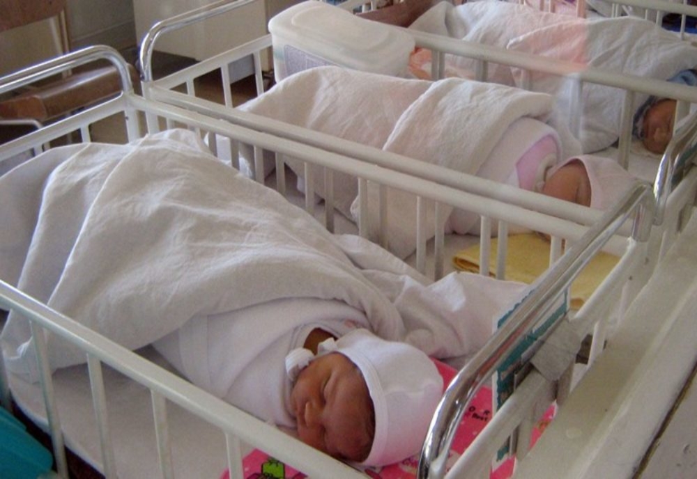 Tichete de 2.000 de lei pentru nou-născuți. Proiectul de OUG, pus în dezbatere publică