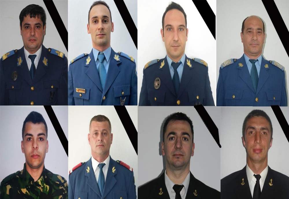 Cei opt militari care au murit în accidentele aviatice din Constanţa, înaintaţi în grad, post-mortem