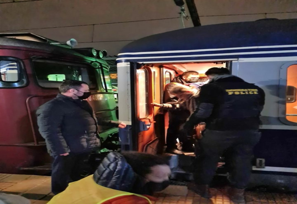Încă un tren cu aproape 1000 de refugiaţi a ajuns în Gara de Nord din Bucureşti