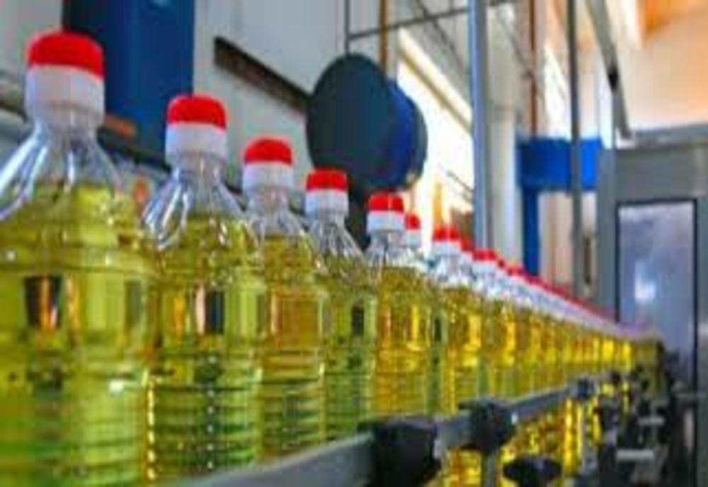 „ISTERIA uleiului”, explicată de ministrul Adrian Chesnoiu: România deține suficiente stocuri. Limitarea vânzării la 3 baxuri, pentru a preveni specula