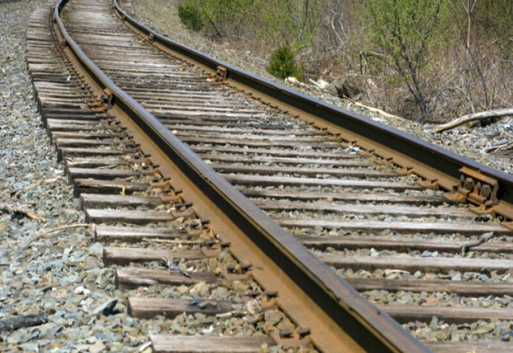 Cinci bărbaţi sunt anchetaţi după ce au furat 390 de metri de şină de cale ferată