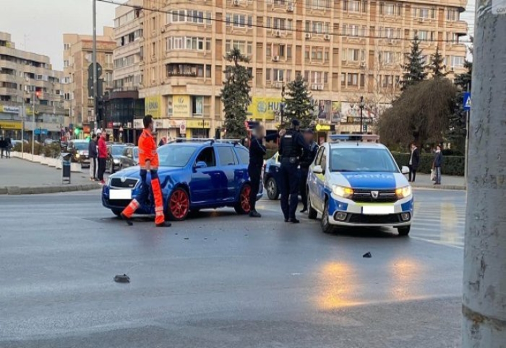 Mașină de poliție implicată într-un accident în Ploiești