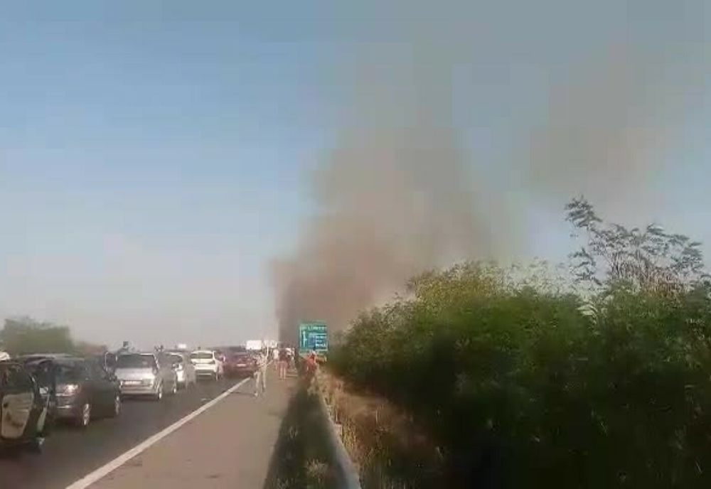 Trafic restricţionat pe Autostrada A1 Bucureşti -Piteşti, din cauza unui incendiu de vegetaţie