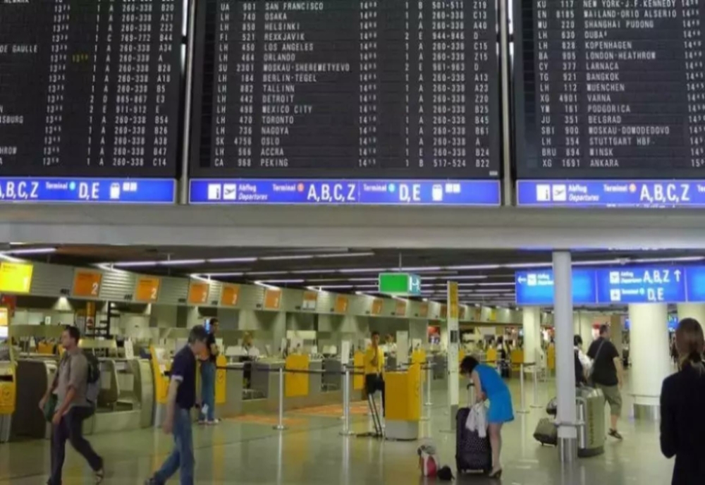Zeci de zboruri de repatriere, programate pe Aeroportul Internaţional „Henri Coandă” Bucureşti