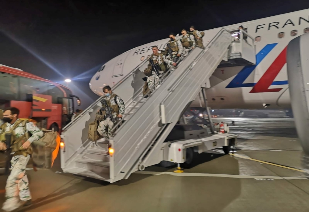  Militari francezi din Forţa de răspuns a NATO au ajuns în Baza Aeriană Mihail Kogălniceanu
