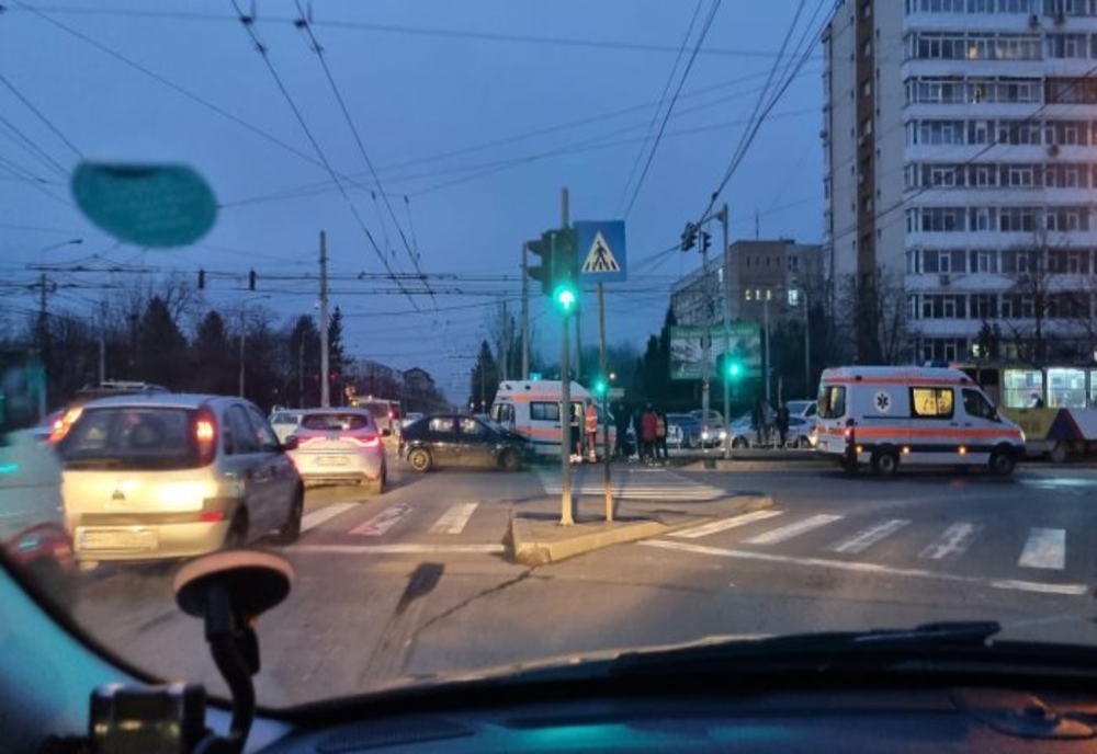 Prahova. Ambulanță implicată într-un accident, în Ploieşti