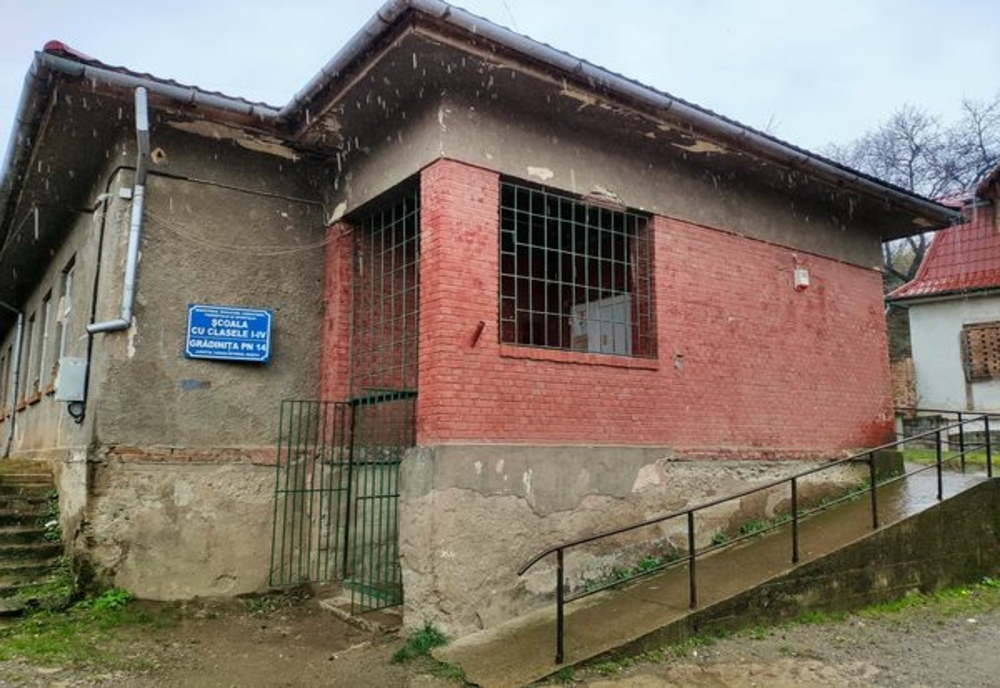Școala primară și grădinița din cartierul reșițean Mociur, modernizate cu bani europeni