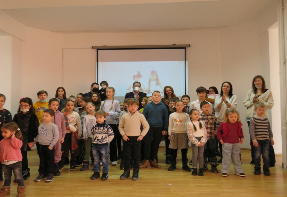 FOTO Copii refugiați din Ucraina au sărbătorit 8 Martie la Biblioteca Județeană din Tulcea