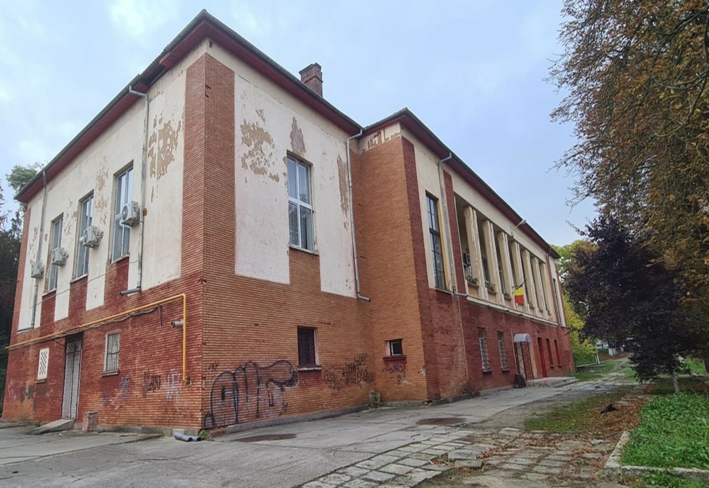 Lucrările de modernizare a Liceului Tehnologic “Matei Corvin” din municipiul Hunedoara avansează
