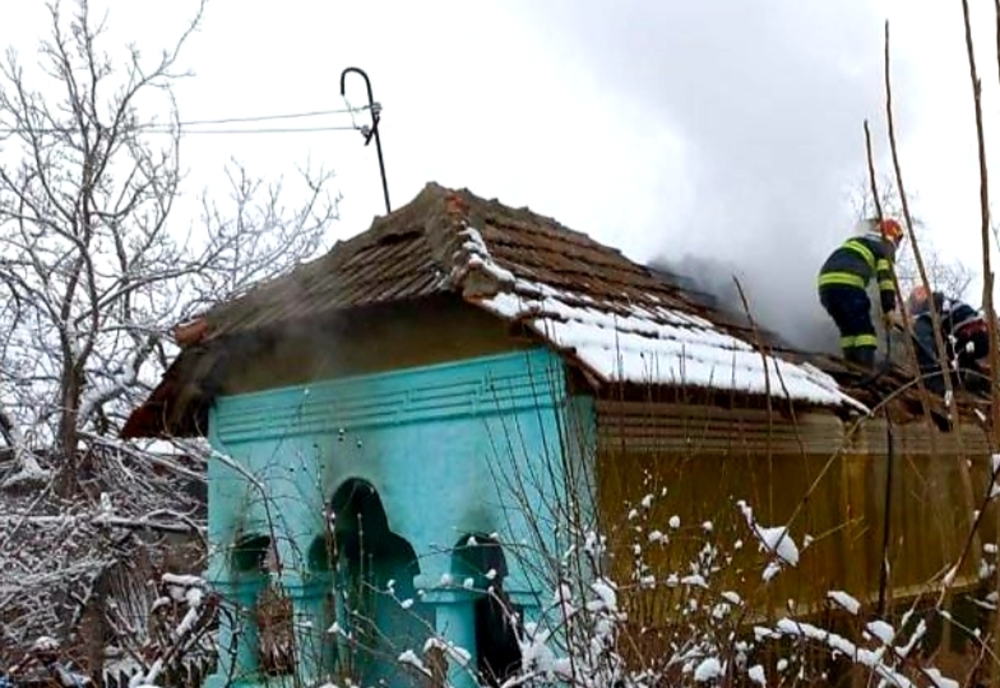 Incendiu la o casă din Mehedinți. Pompierii fac un apel către cetățeni