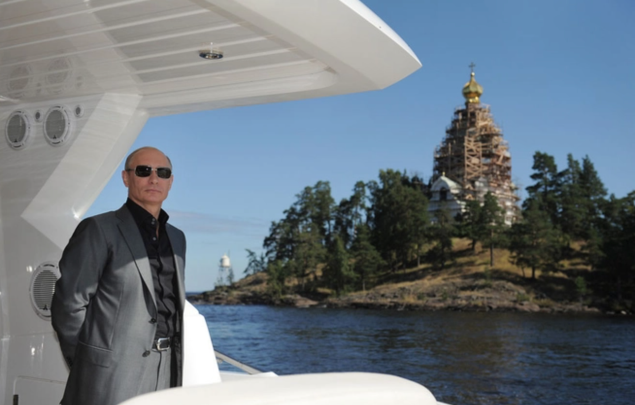 Putin, iaht de 1,2 miliarde $ și WC de aur de 60.000 $. Averea celui mai bogat om din lume