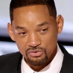 Will Smith își cere scuze după ce l-a pălmuit pe Chris Rock la Oscaruri