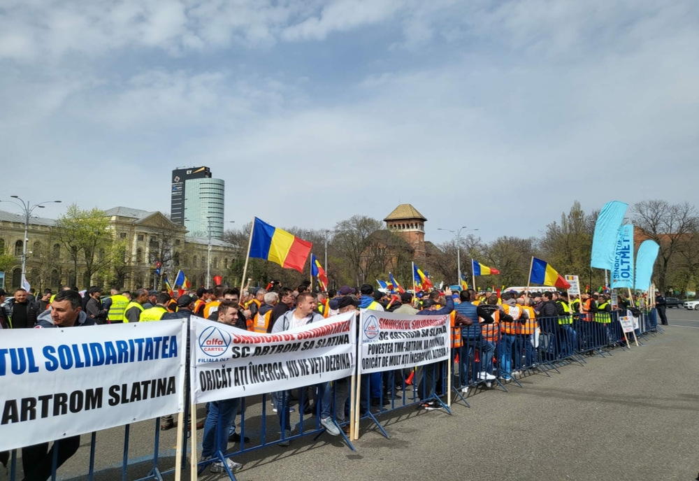 VIDEO. Protest în faţa Guvernului făcut de angajaţii TMK Artrom