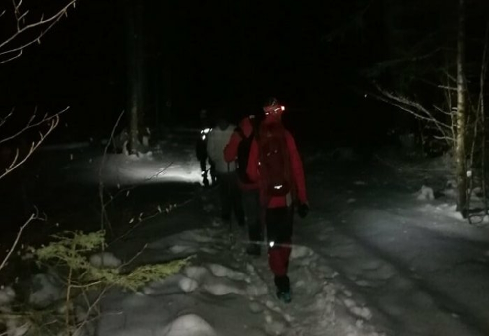Două turiste rătăcite pe munţii Baiului din cauza viscolului, recuperate de salvamontişti