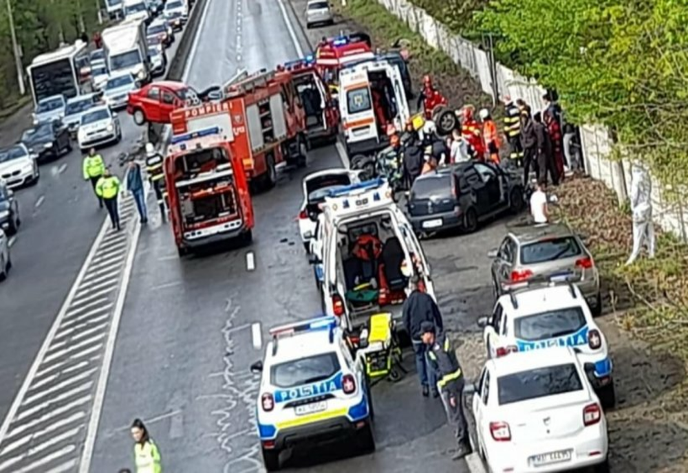Carambol cu 5 mașini pe DN1, în orașul Otopeni. Trafic blocat spre Ploiești, elicopterul SMURD a fost chemat la fața locului
