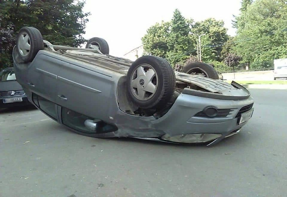 Un brăilean s-a răsturnat cu mașina pe strada Brăilei din municipiul Galați