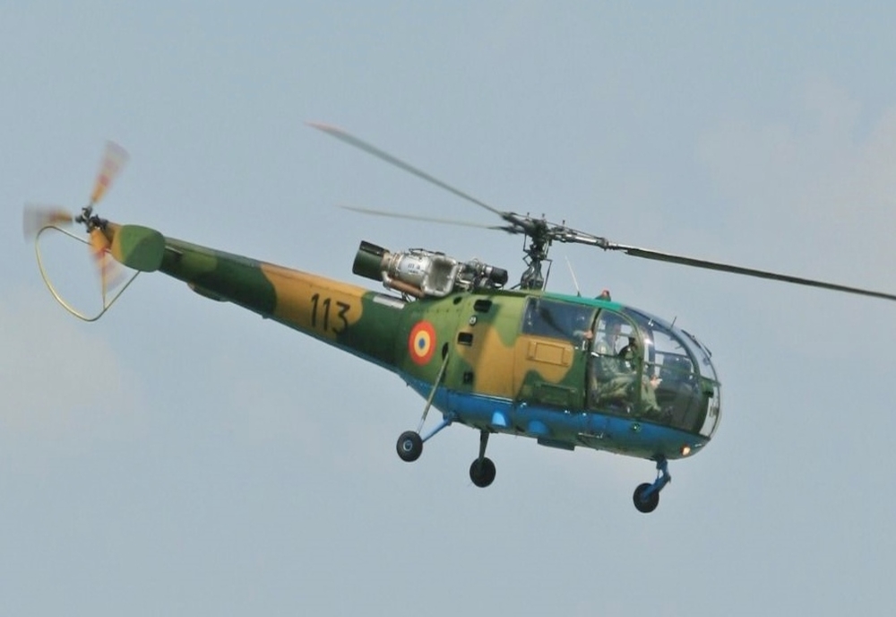 Elicopter în zbor deasupra Aradului, misiune de instruire