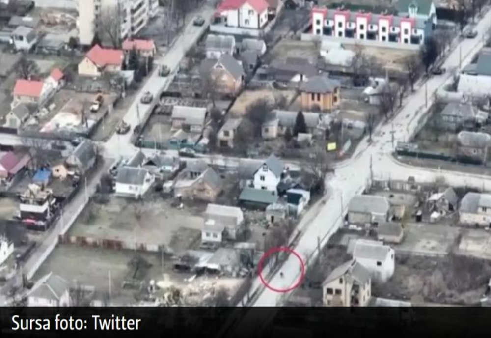 VIDEO | Momentul în care soldații ruși trag într-un biciclist, în Bucha – Imagini filmate cu drona