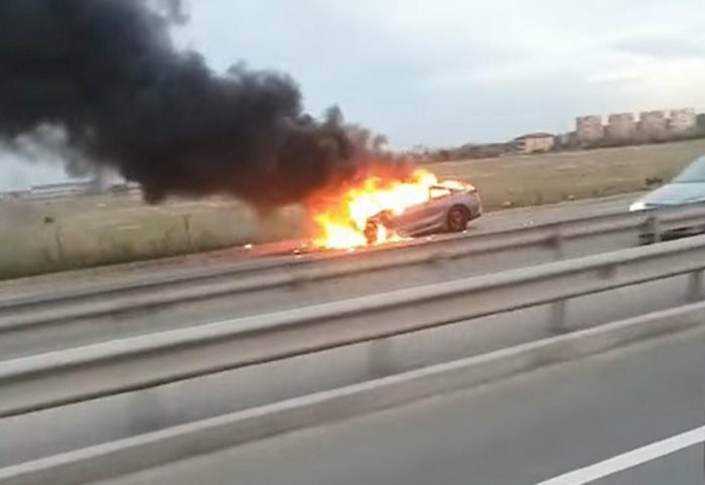 Mașină în flăcări, pe A3 București – Ploiești. Șoferul o cumpărase de câteva zile