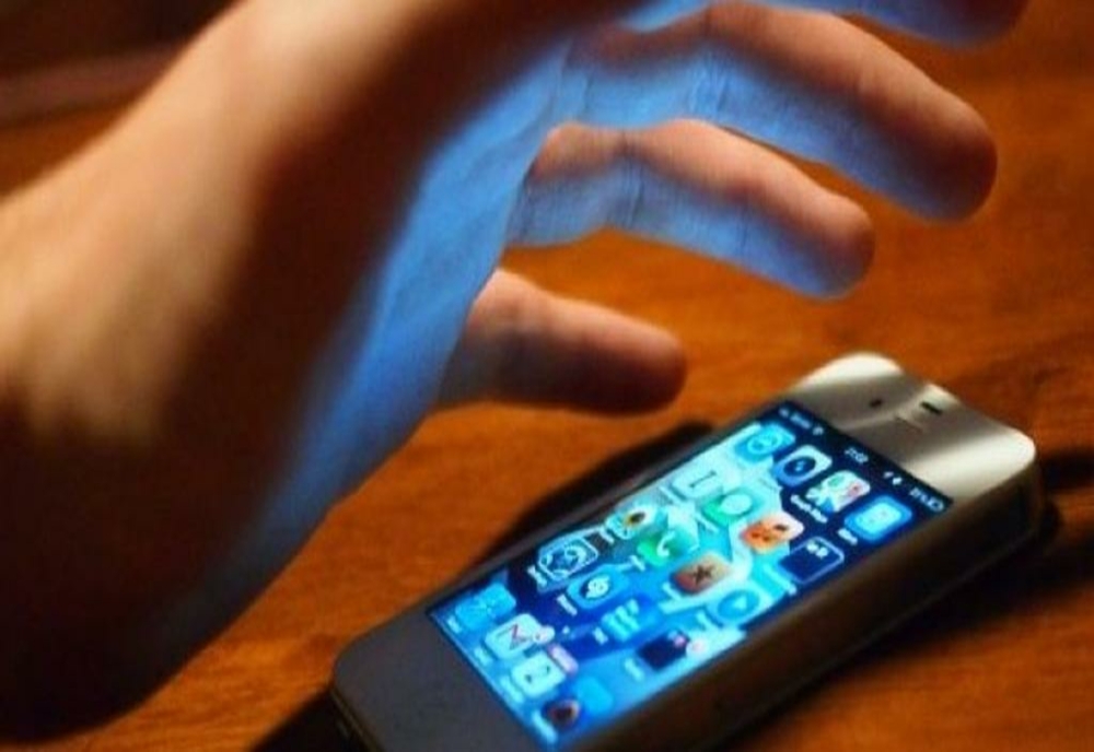 Telefoanele românilor, afectate de SMS-uri capcană