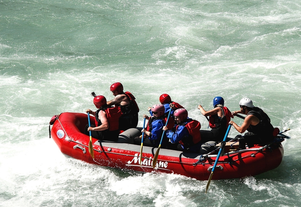 Accident pe râul Jiu: Un bărbat a murit în timpul unui concurs de rafting