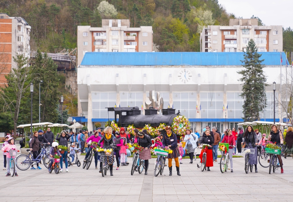 Imagini de vis ale sărbătorii florilor care a cucerit Centrul Civic din Reșița