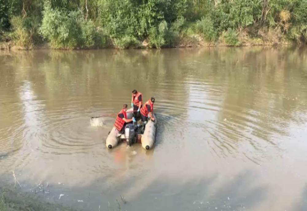Bărbat posibil înecat căutat de pompierii buzoieni într-un canal de irigații