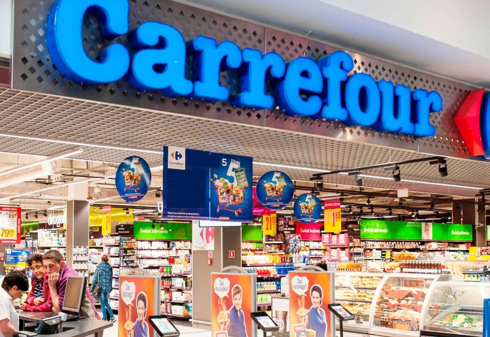 Carrefour angajează peste 200 de refugiați ucraineni. Cunoașterea limbii române nu este obligatorie