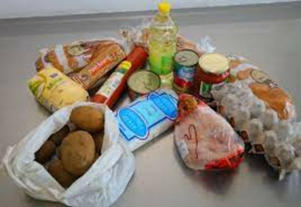 Pachete cu alimente de bază pentru persoanele cu probleme de sănătate și venituri mici din Titu