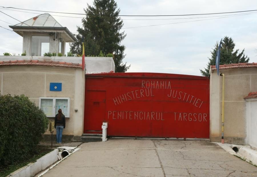 Penitenciarul de femei Târgşorul-Nou, dat în judecată de o parte din angajaţi