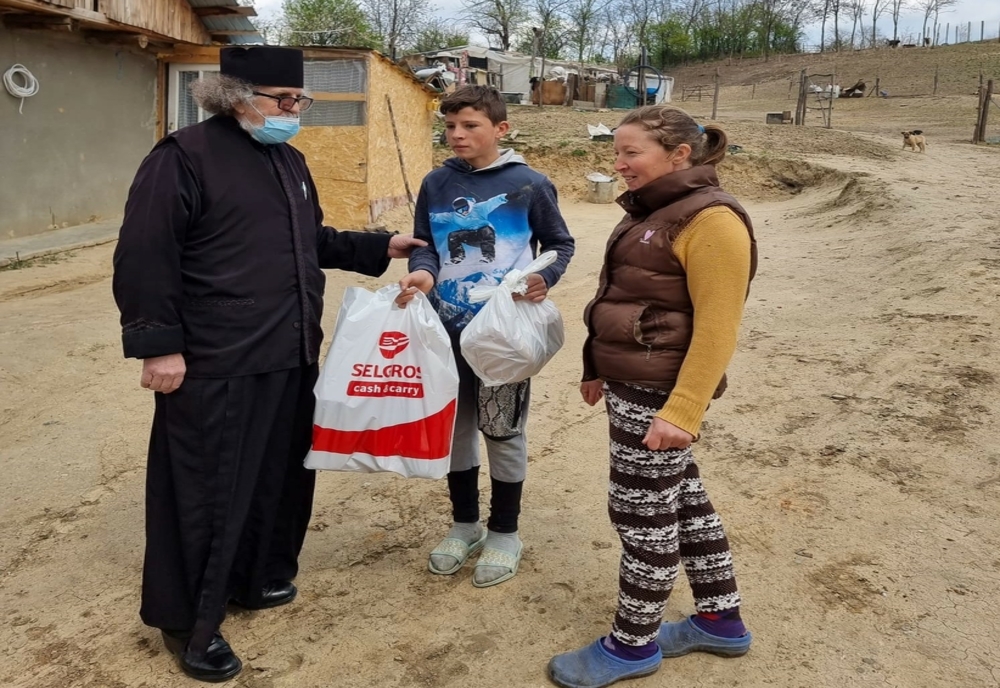 Parohia „Sf. Cuv. Parascheva” din Galați a oferit daruri pascale semenilor nevoiași