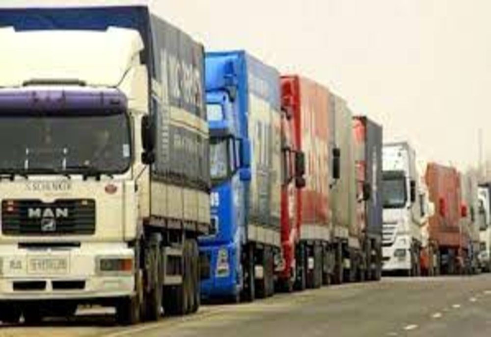 Peste 100 de camioane  blocate la Vama Isaccea