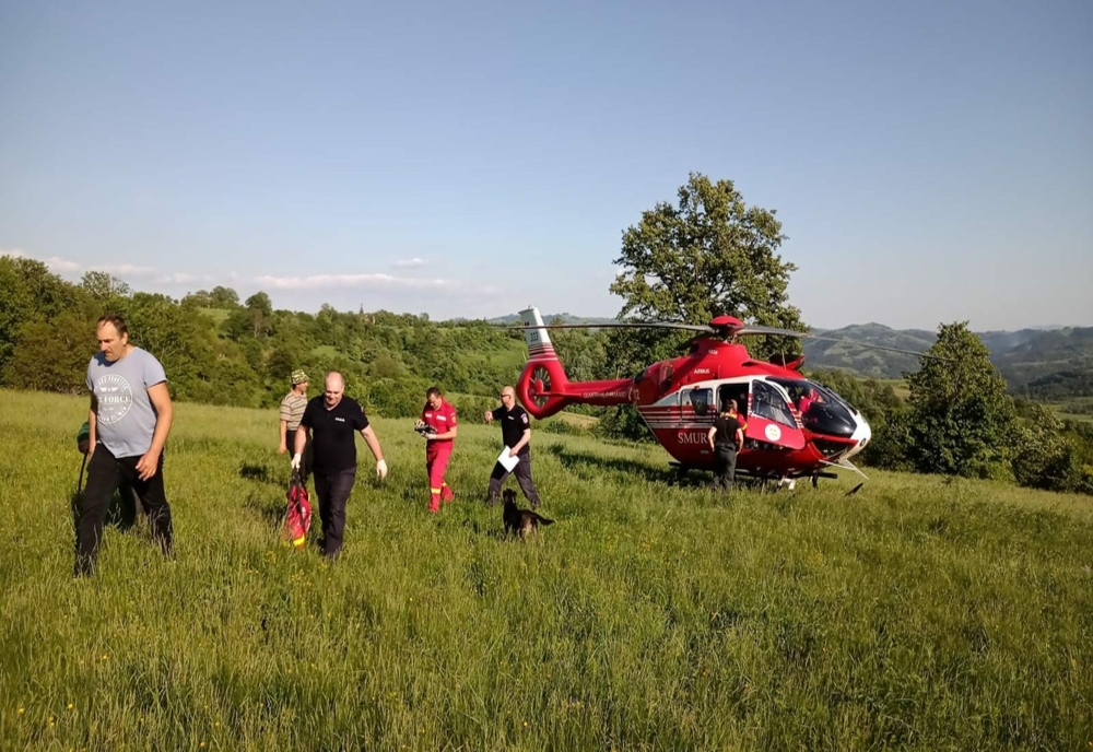 Intervenție a elicopterului SMURD pentru salvarea unui bărbat care a căzut dintr-un copac